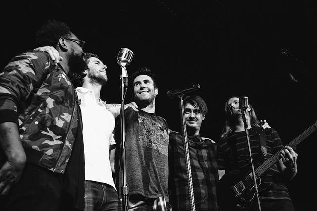 画像: ©Maroon5