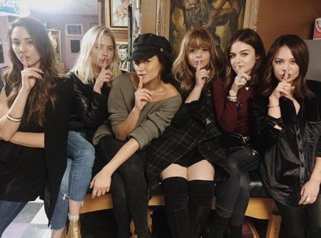 画像: 左から:トローヤン、アシュレイ、シェイ、サーシャ、ルーシー、ジャネル。 ⒸLucy Hale