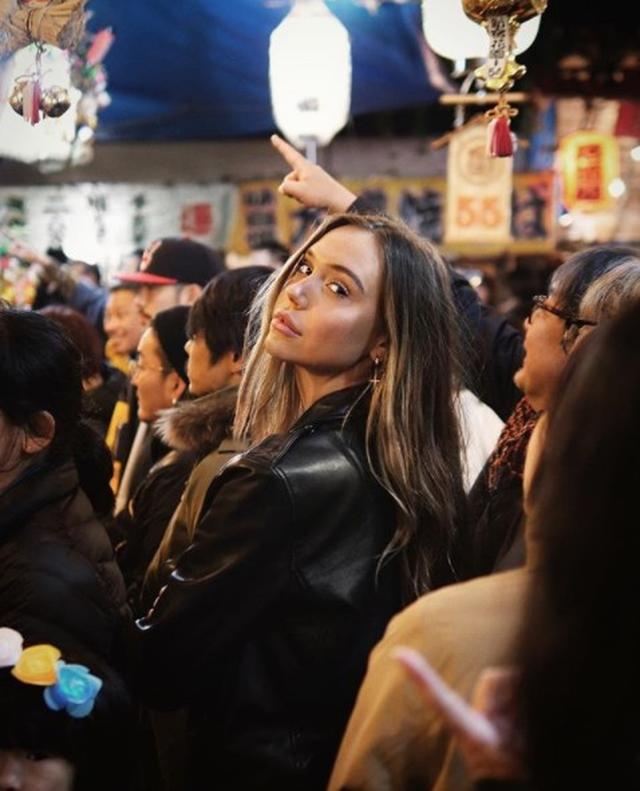 画像: 新宿の酉の市にて。©instagram/alexisren