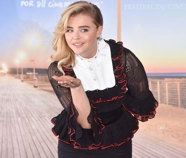 画像: クロエ・モレッツ、あの人とのバトルについて「価値のない人に注意を注いじゃった」