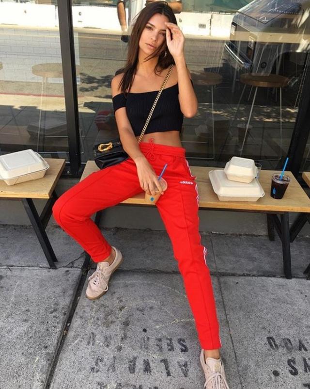 画像: 神ボディと称されるモデルのエミリー・ラタコウスキー。©Emily Ratajkowski/ Instagram