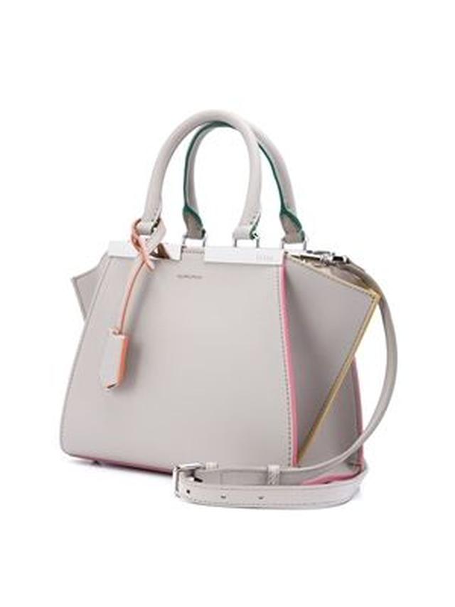 画像: Fendi(フェンディ)のミニ3Jours(トロワジュール)クロスボディバッグ、約245,000円(2,450ドル)