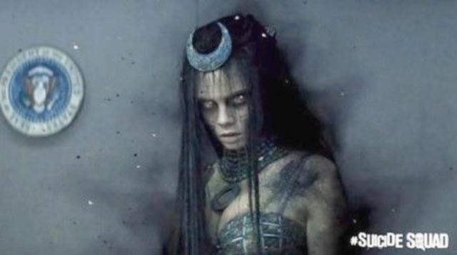 画像: カーラは、邪悪な魔女に取り憑かれ、人間と魔女の間で揺れる多重人格な美しい女博士役。