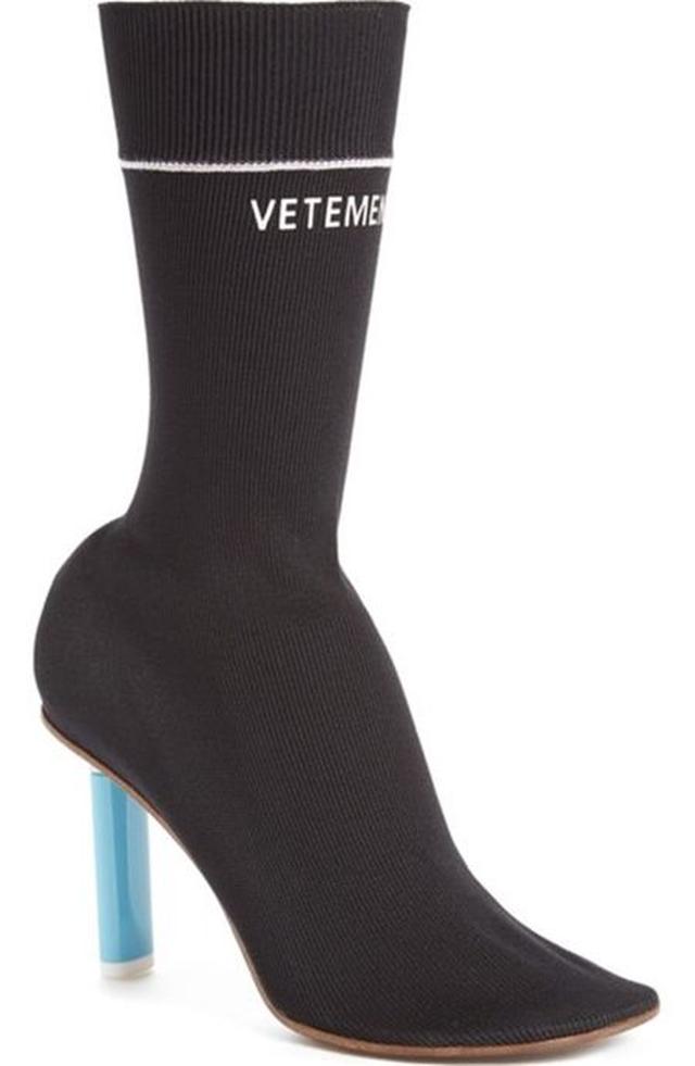 画像: Vetementsのソックスブーツ。ちなみにヒール部分はライターをイメージしたもの。