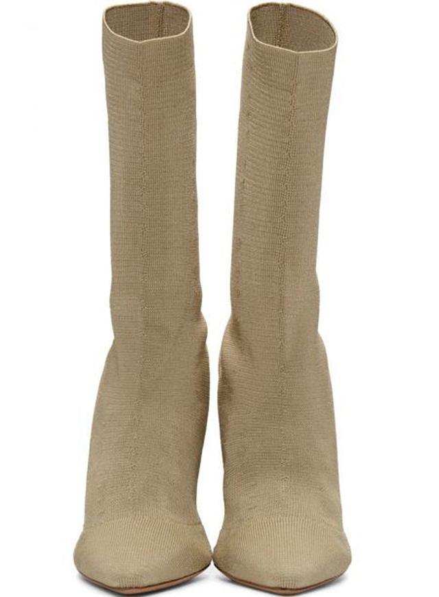 画像: カニエが手がけるYeezyのソックスブーツ。