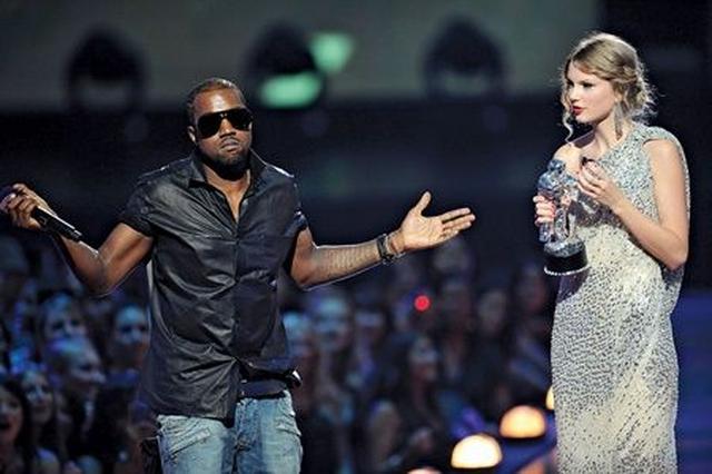 画像: 2人の因縁の仲は、2009年のMTV VMAでカニエがテイラーのスピーチを妨害したことから始まった。