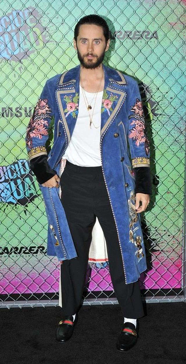 画像1: コートはGucci。