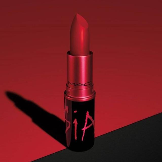 画像2: シーアがMACとコラボリップを発売