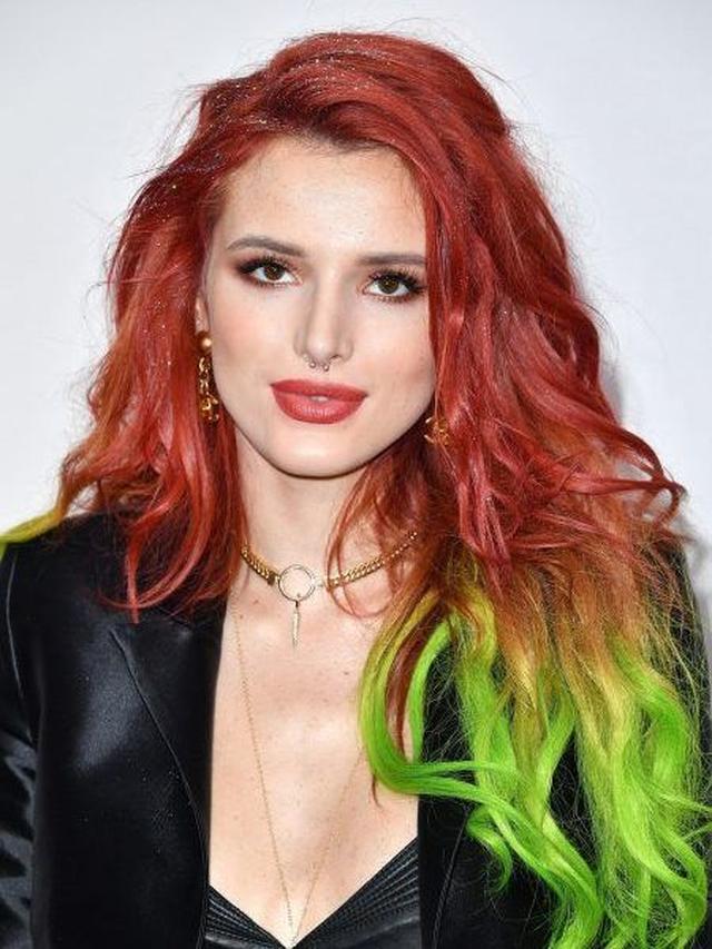 画像1: バイセクシャルを告白した女優のベラ・ソーン、イケメン俳優とのキス写真を撮られる