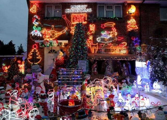 画像1: 一般人が本気でクリスマスの飾りつけをするとこうなる