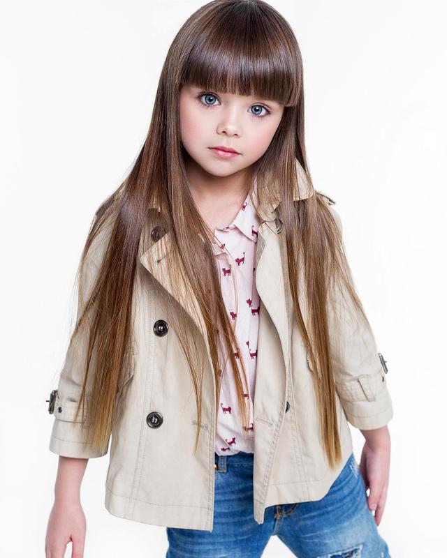 画像: モデルポーズも決まるアナスタシアちゃん。 © anna_knyazeva_official