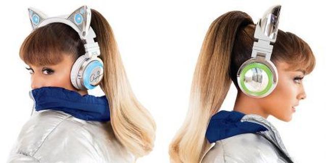 画像: ヘッドホンのライトは、ブルー、グリーン、パープル、オレンジ、ホワイト、ピンク、レッド、イエローの計8色に変化する。