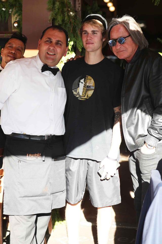 画像4: ジャスティン・ビーバー、あの女性の父親と店でばったり鉢合わせ【動画あり】
