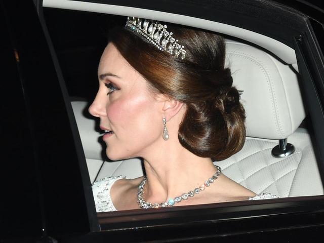 画像2: キャサリン妃、故ダイアナ妃のお気に入りティアラを借りる