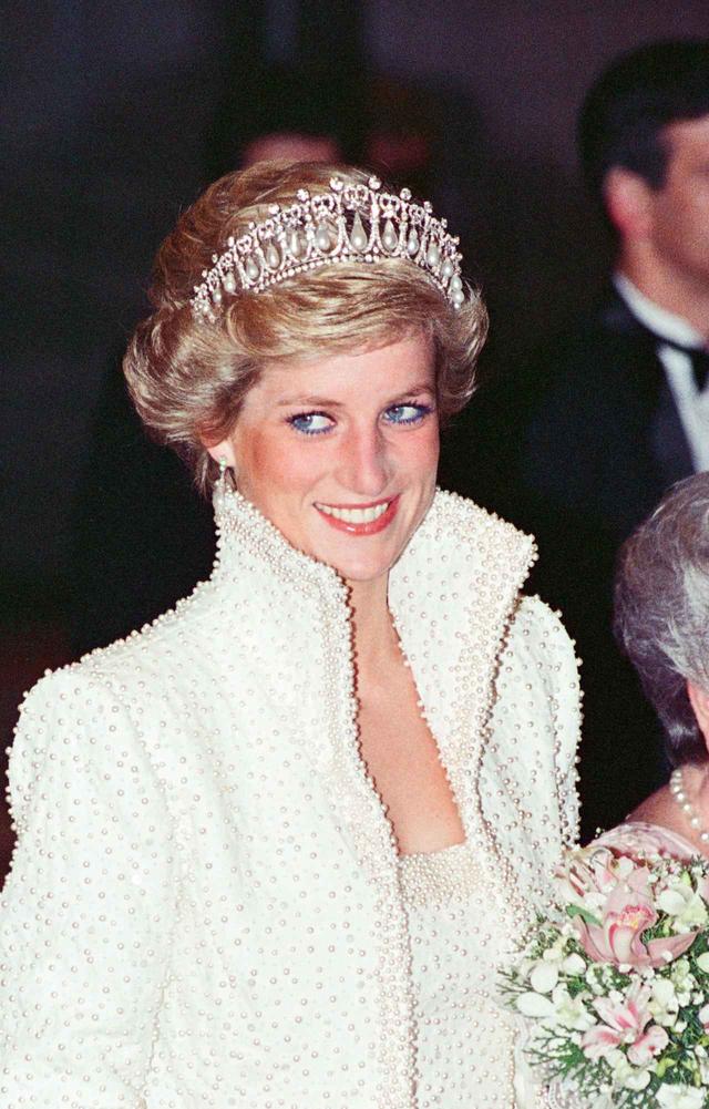 画像: ダイアナ妃も1989年に香港でこのティアラを着けている。