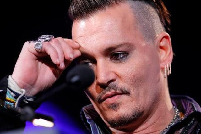 画像2: ジョニー、妻アンバーとの争いの最中に指の一部を欠損するほどの大ケガをしていた