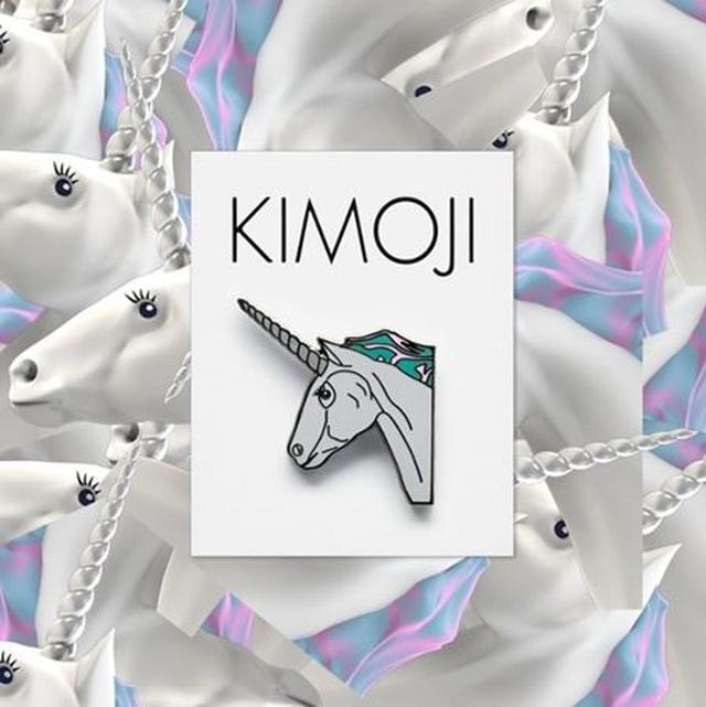 画像: このユニコーンのピンの写真と一緒に、「このKimojiピンを(娘)ノースのジーンズジャケットに付けちゃう」とコメント。
