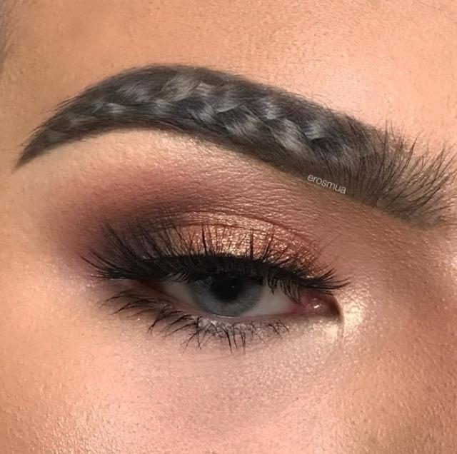 画像: Instagram/erosmua