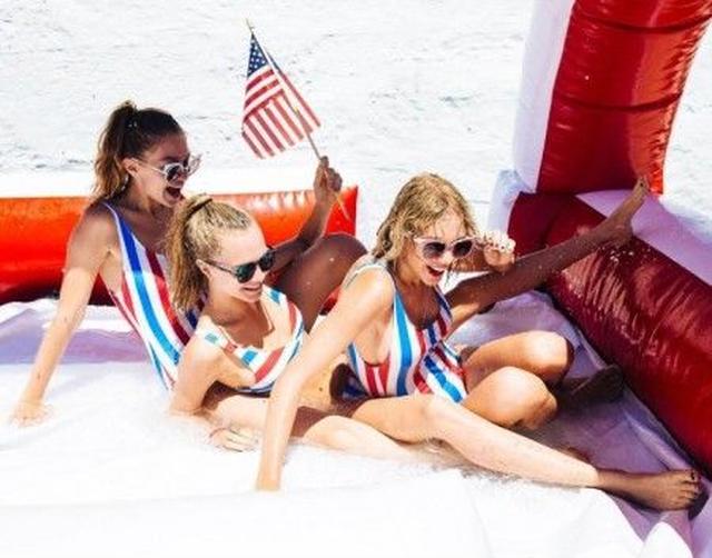 画像: ジジ、カーラ、テイラー。©Cara Delevingne