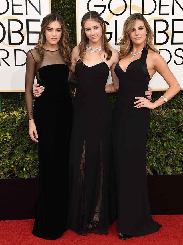 画像: 映画『ロッキー』シリーズのシルベスター・スタローンを父親に持つ美人3人娘。左からシスティーン、スカーレット、ソフィア。