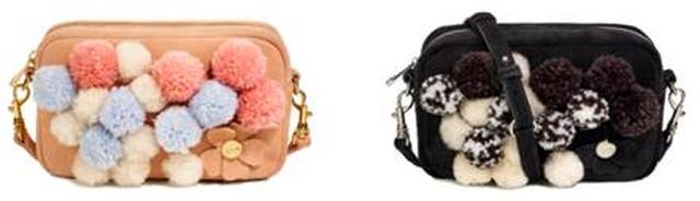 画像: Janey Crossbody Pom Pom(ジェイニー クロスボディ ポンポン) ダスティーコーラル、ブラック 各¥24,000 価格は全て本体価格。