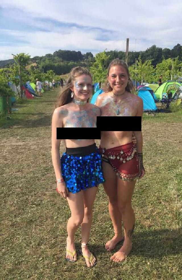 画像2: 胸を触る瞬間を大勢の人が目撃