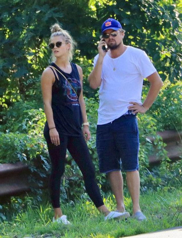 画像: レオナルド・ディカプリオ、新恋人ニーナ・アクダルとドライヴ中に追突事故に
