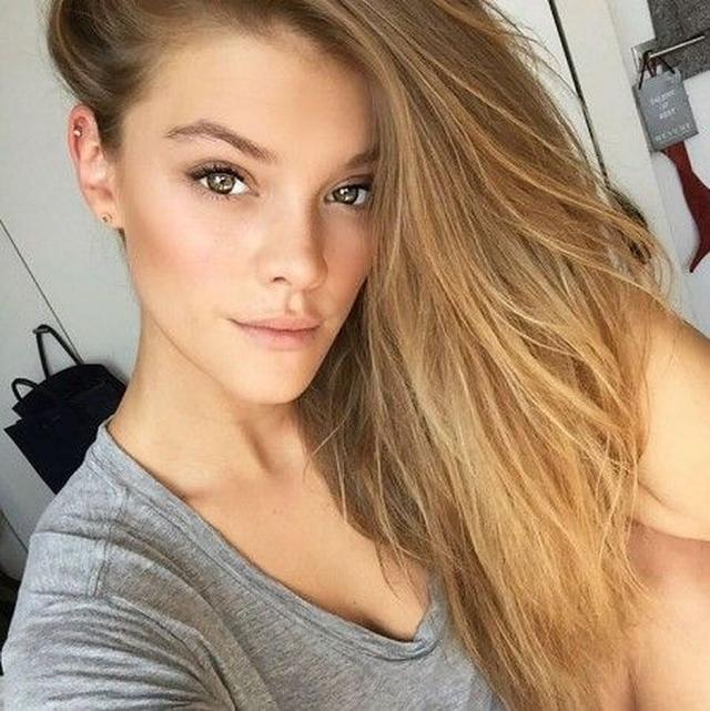 画像: 小顔にキラキラした大きな瞳が印象的な童顔美女。