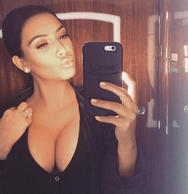 画像: “自撮り女王”の称号を持つ、キム・カーダシアンもこのケースを愛用。 Ⓒkimkardashian