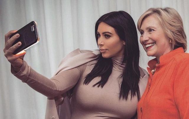 画像: ヒラリー・クリントンとの記念撮影の際にもLuMeeの照明を使って。 Ⓒkimkardashian
