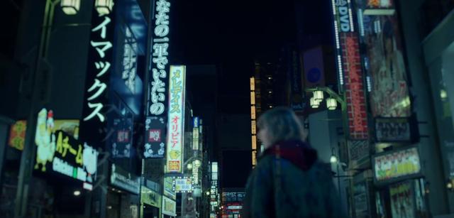 画像1: テイラーが東京のネオン街を闊歩!