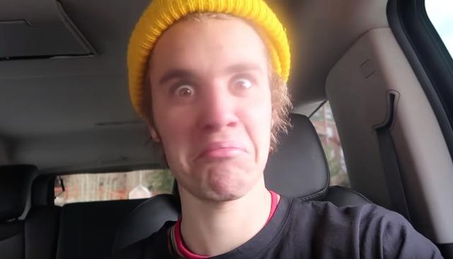 画像: --カメラに向かって変顔を見せるジャスティン。©Christian Beadles/Youtube