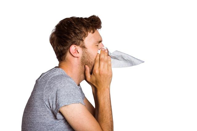 画像: 医師がくしゃみの我慢に黄色信号
