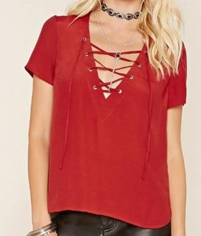 画像: Forever21 クリンクルレースアップブラウス 2,290円(税抜き)