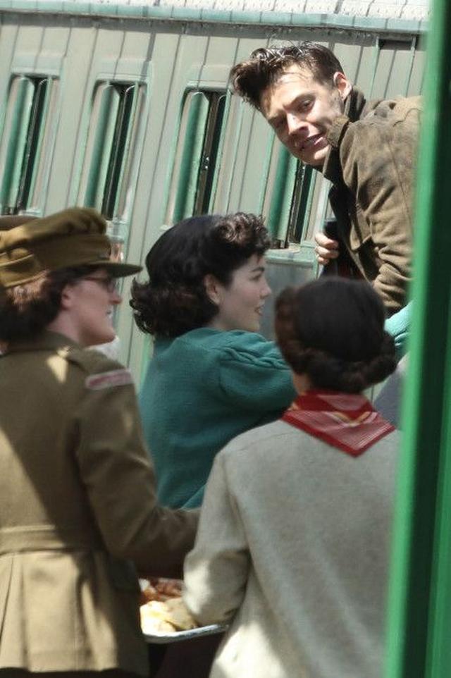 画像2: 1Dハリー・スタイルズ初の出演映画『ダンケルク』から最新の撮影風景をお届け