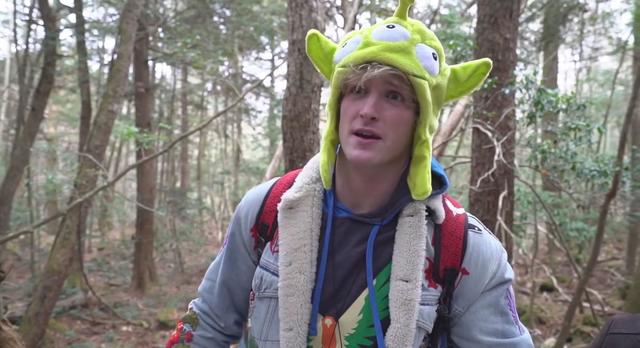 画像: 樹海を訪れたローガン。© Logan Paul/ Youtube