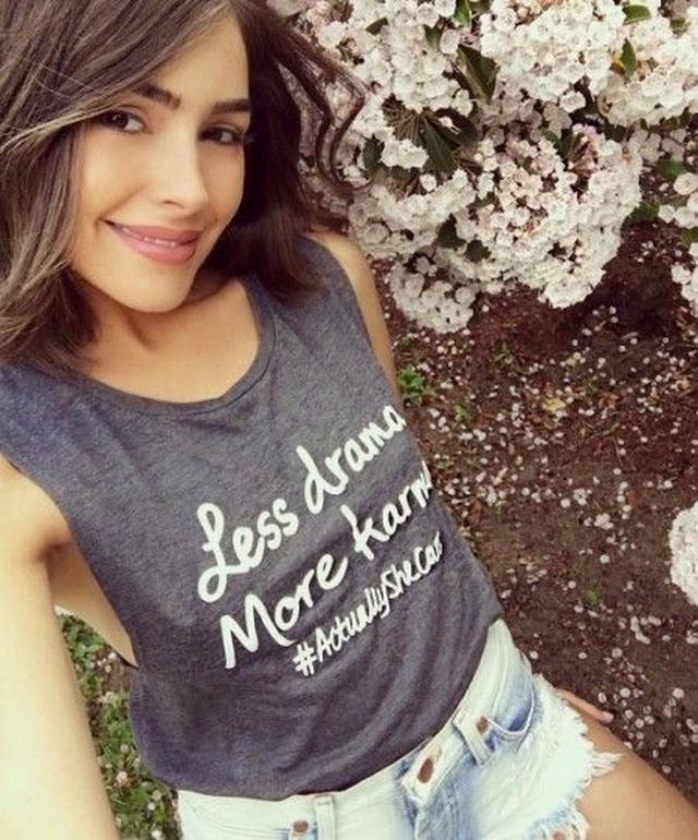 画像: 日本ではLUXのCMでおなじみの女優兼モデル、オリヴィア・カルポ。
