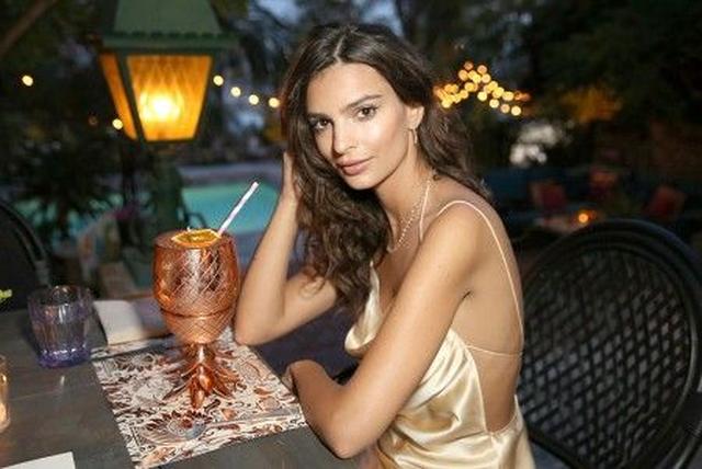 画像1: 『ゴーン・ガール』の女優エミリー・ラタコウスキー 25歳の豪華な誕生会に潜入