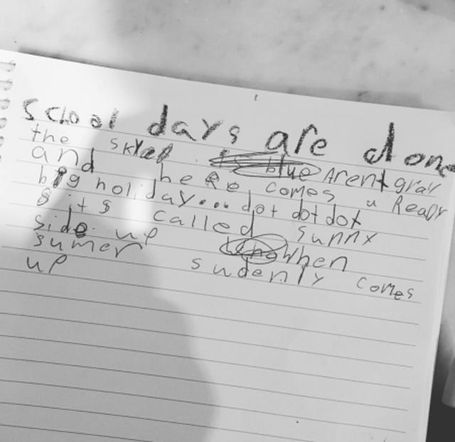 画像: ヴィクシーモデル、アレッサンドラの7歳の娘が書いたポエムに絶賛の声