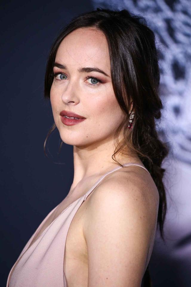 画像: R18映画『フィフティ・シェイズ』女優、撮影で着用していたTバッグがセクシーすぎる