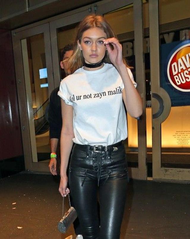 画像: 元1Dゼイン・マリクの恋人ジジ・ハディッドが着た、「ゼインTシャツ」に隠された意味