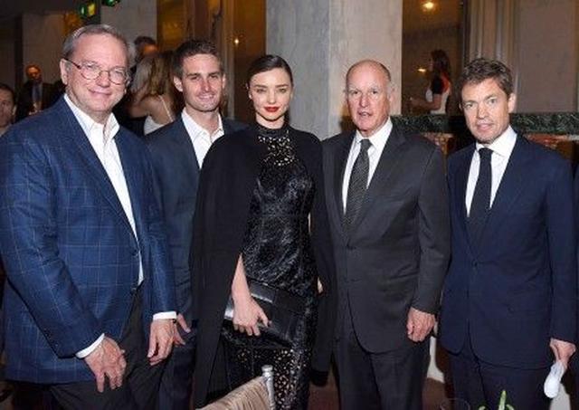 画像: 左から、グーグル元CEOエリック・シュミット、エヴァン、ミランダ、カリフォルニア州知事ジェリー・ブラウン、シンクタンク“ベルクグリューン・インスティテュート”創業者ニコラス・ベルクグリュン。
