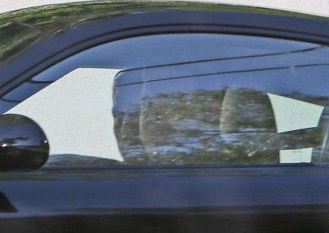 画像: 事故の翌日、友人の運転する車で外出。