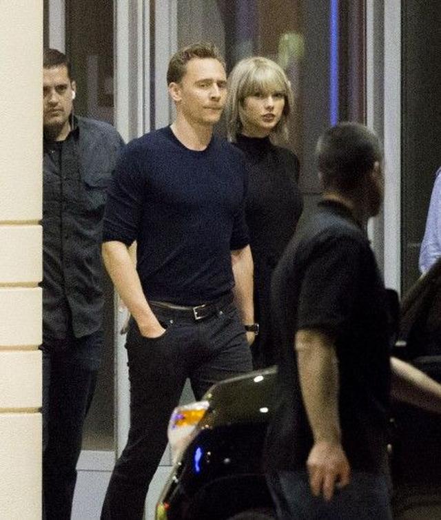 画像1: 【写真アリ】テイラー・スウィフトが地元友だちに恋人の俳優トム・ヒドルストンを紹介