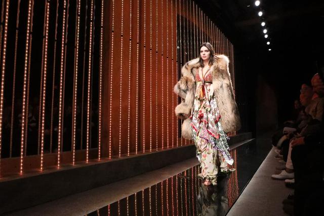 画像: DSQUARED2(ディースクエアード)の昨シーズンの(2018春夏コレクション)のランウェイにて。