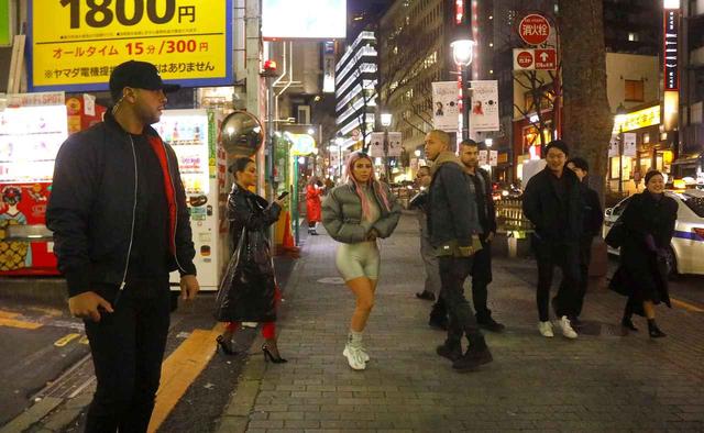 画像1: 来日中のキム・カーダシアン、渋谷のアダルトショップを訪問【写真アリ】