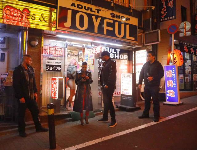 画像3: 来日中のキム・カーダシアン、渋谷のアダルトショップを訪問【写真アリ】