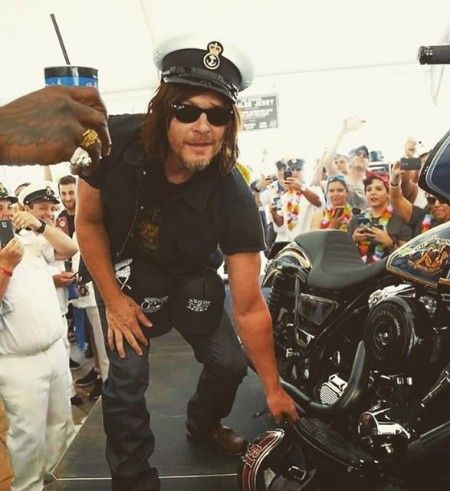 画像: ノーマンがインスタグラムにアップした写真。バイク好きのノーマンは、ハーレー・ダビットソンに乗って登場した。