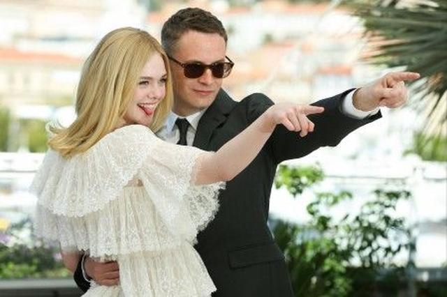画像2: 18歳のエル・ファニング、カンヌ国際映画祭で年上男性から突然キス! その相手とは