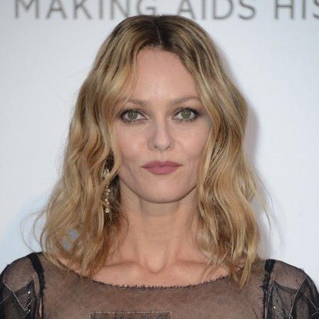 画像: 元パートナー・娘・友人が、アンバーへのDV疑惑に揺れているジョニデを擁護